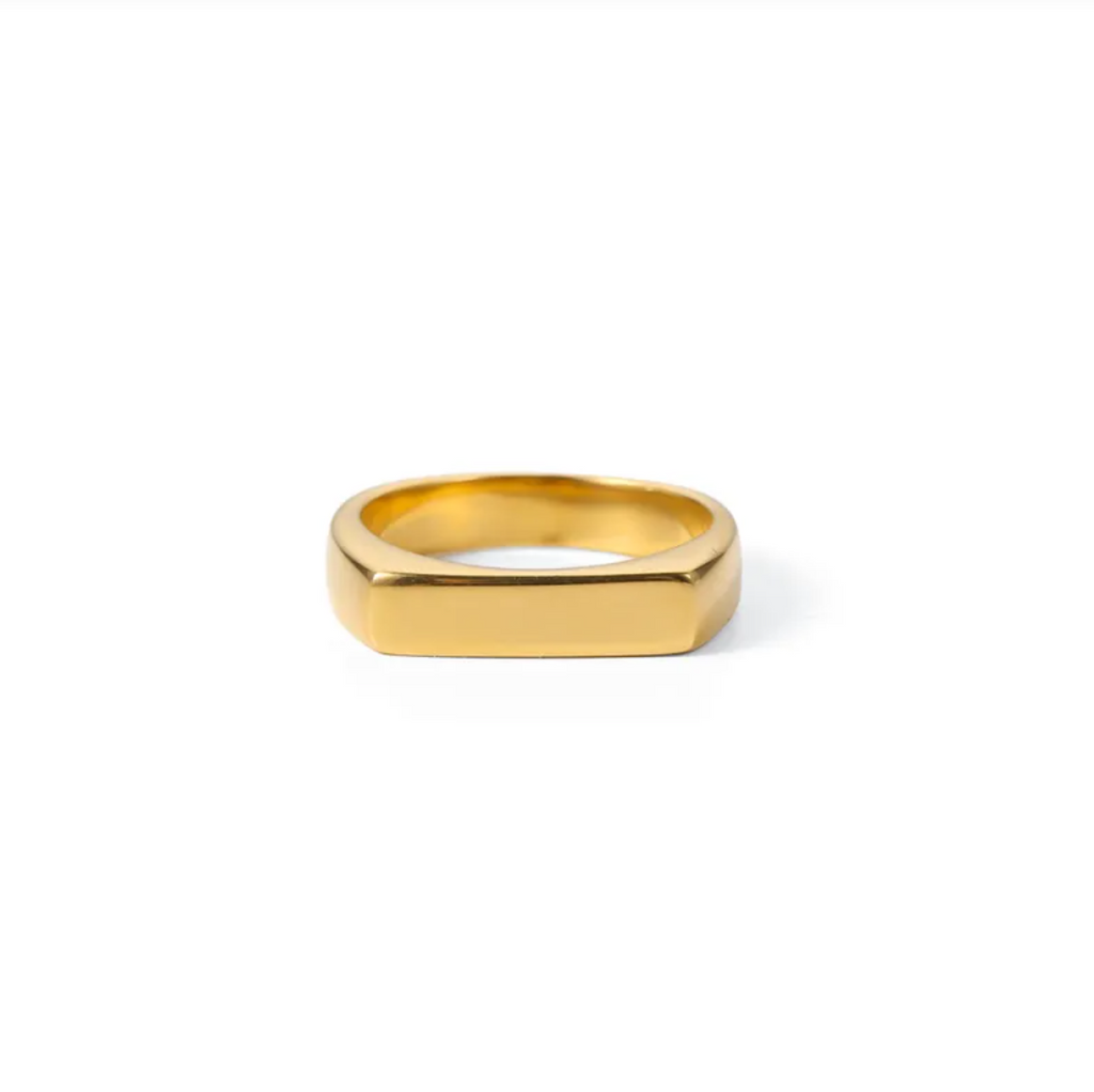 Lana Minimalist Gold Ring — Everyday Elegance